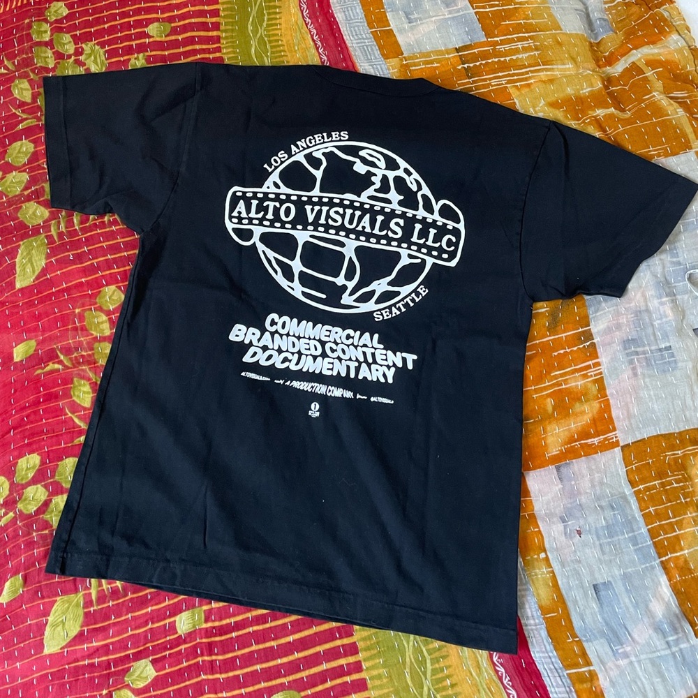 Black graphic tee size M